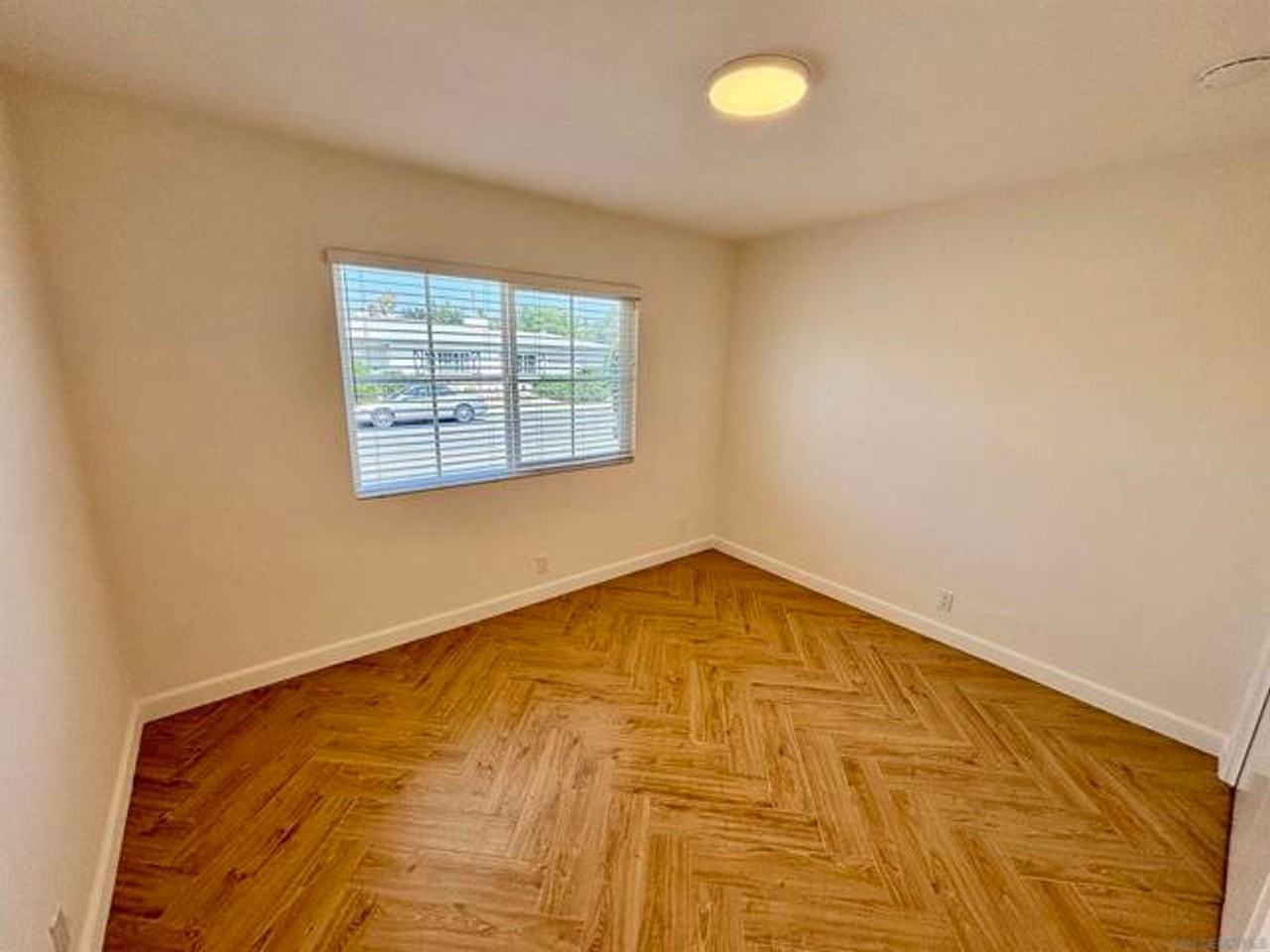 4609 Dauer Ave - Photo 7 of 12