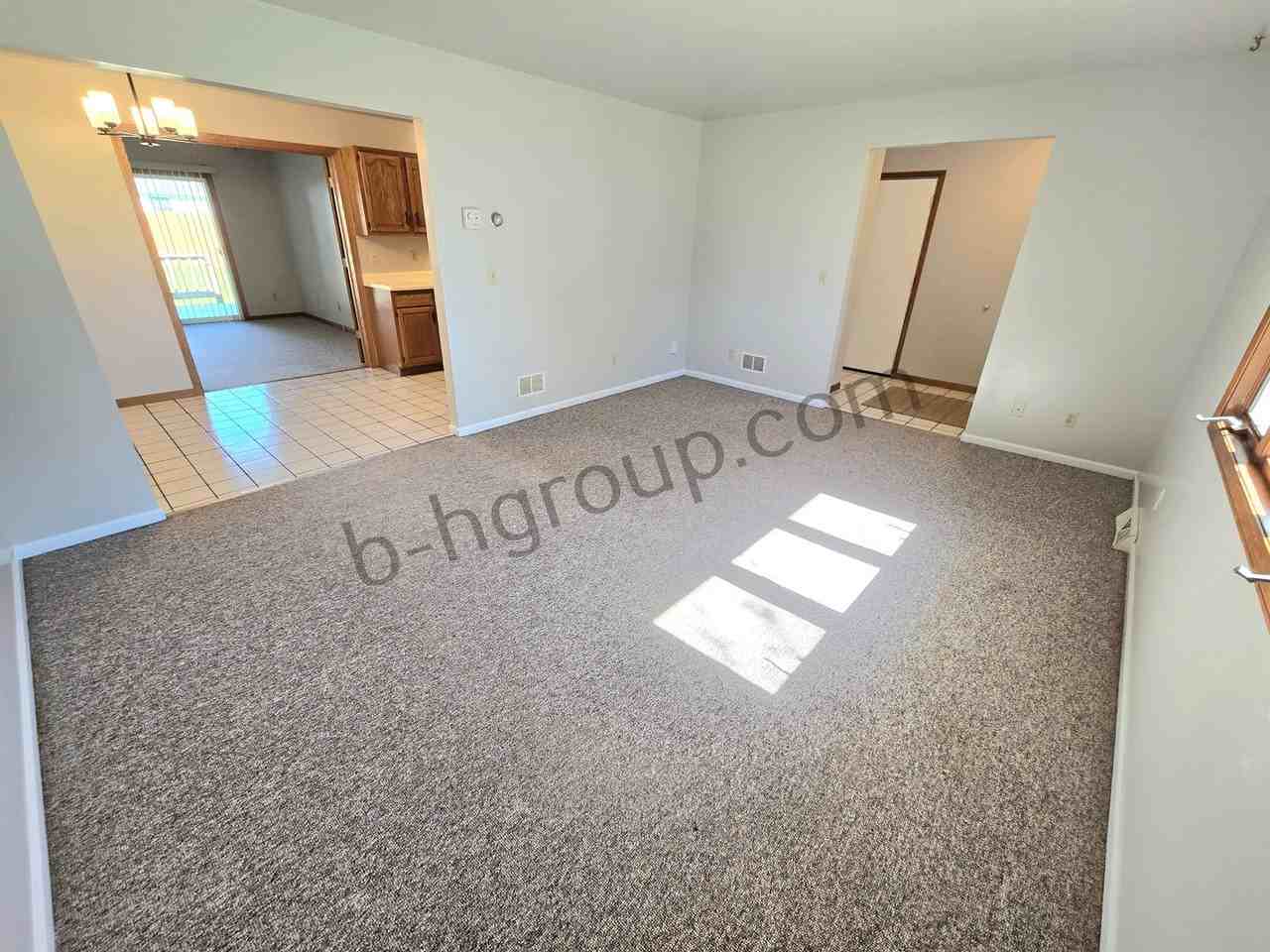 4830 58th St - Photo 4 of 34