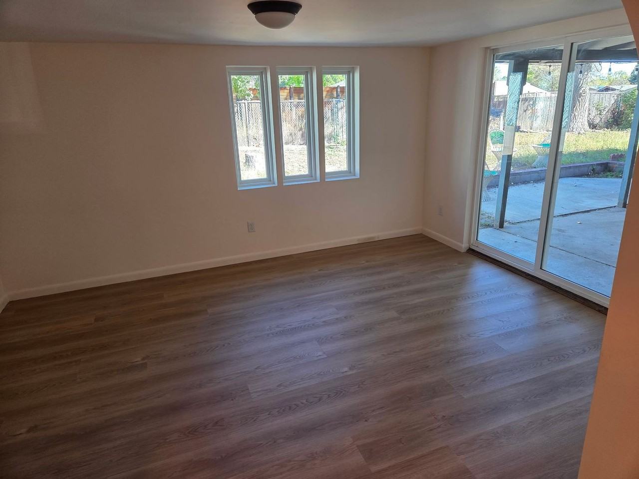 3360 N Steves Blvd - Photo 5 of 9