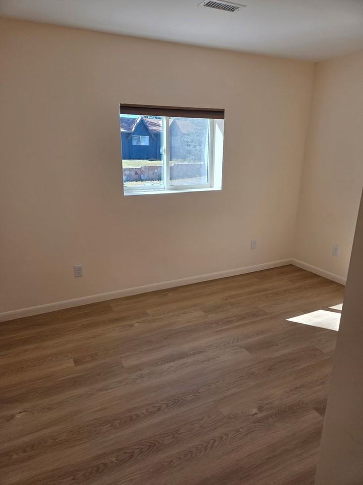 3360 N Steves Blvd - Photo 6 of 9
