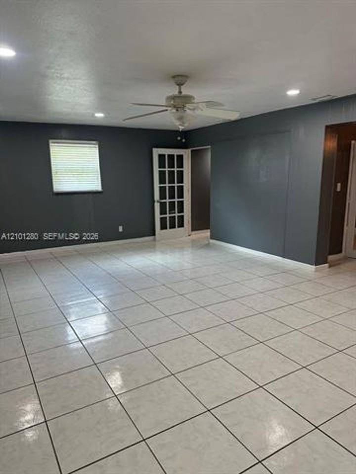 6852 Sw 10th Ct #6852 - Photo 3 of 7