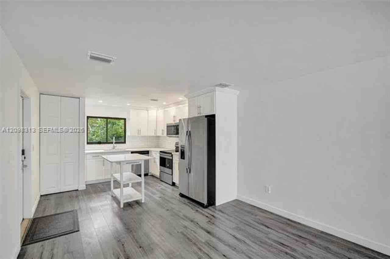 1000 1000 NW N River Dr th 6 - Photo 2 of 44