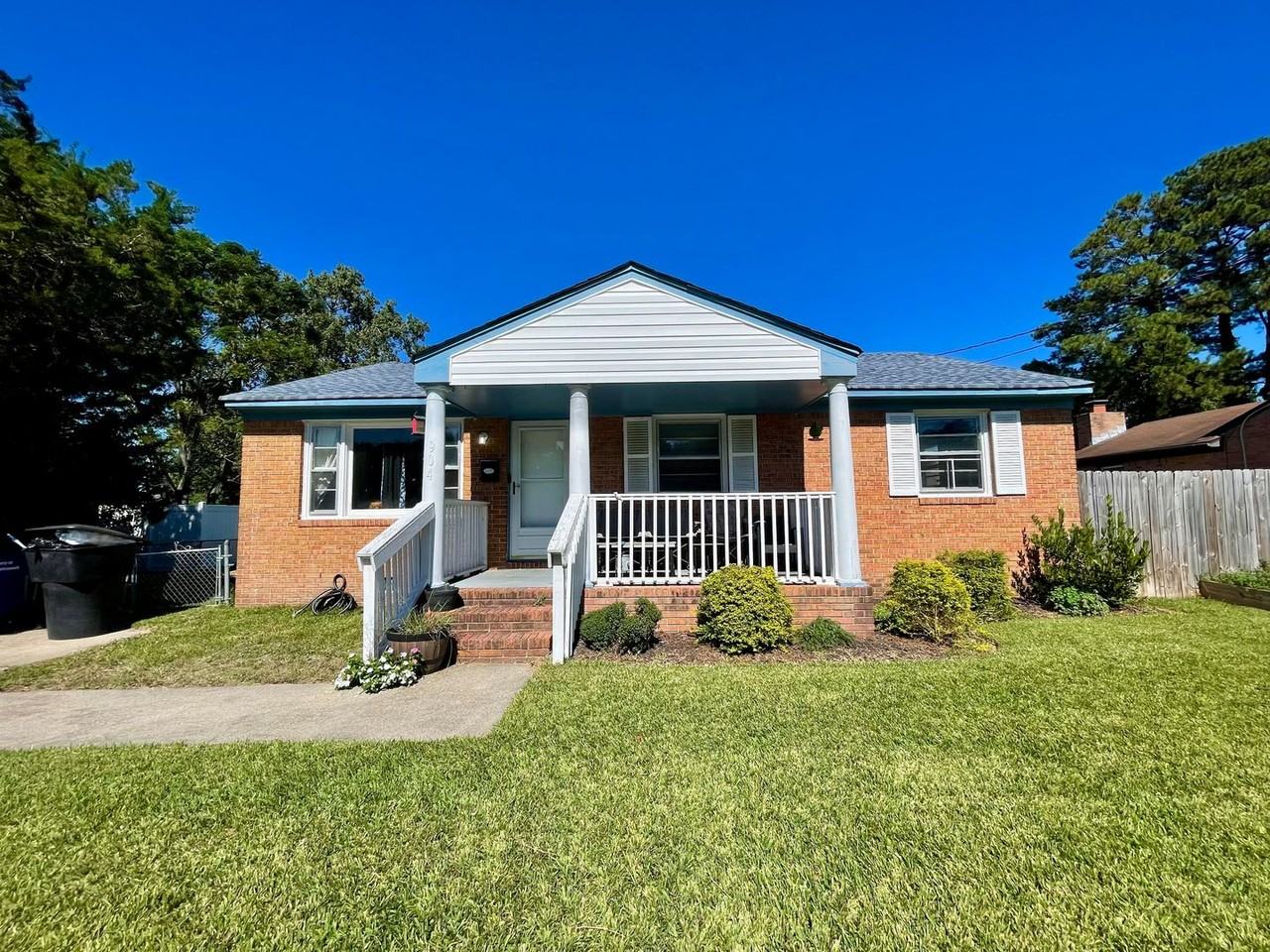 904 Robinson Rd