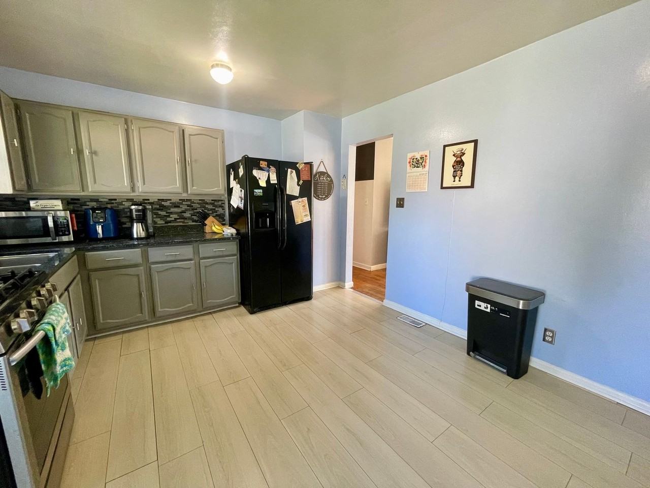 904 Robinson Rd - Photo 6 of 15