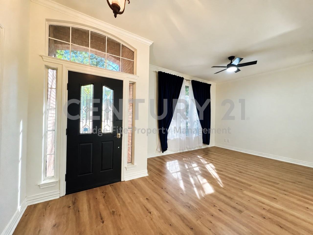 1606 Sarah Brooks Dr - Photo 2 of 36