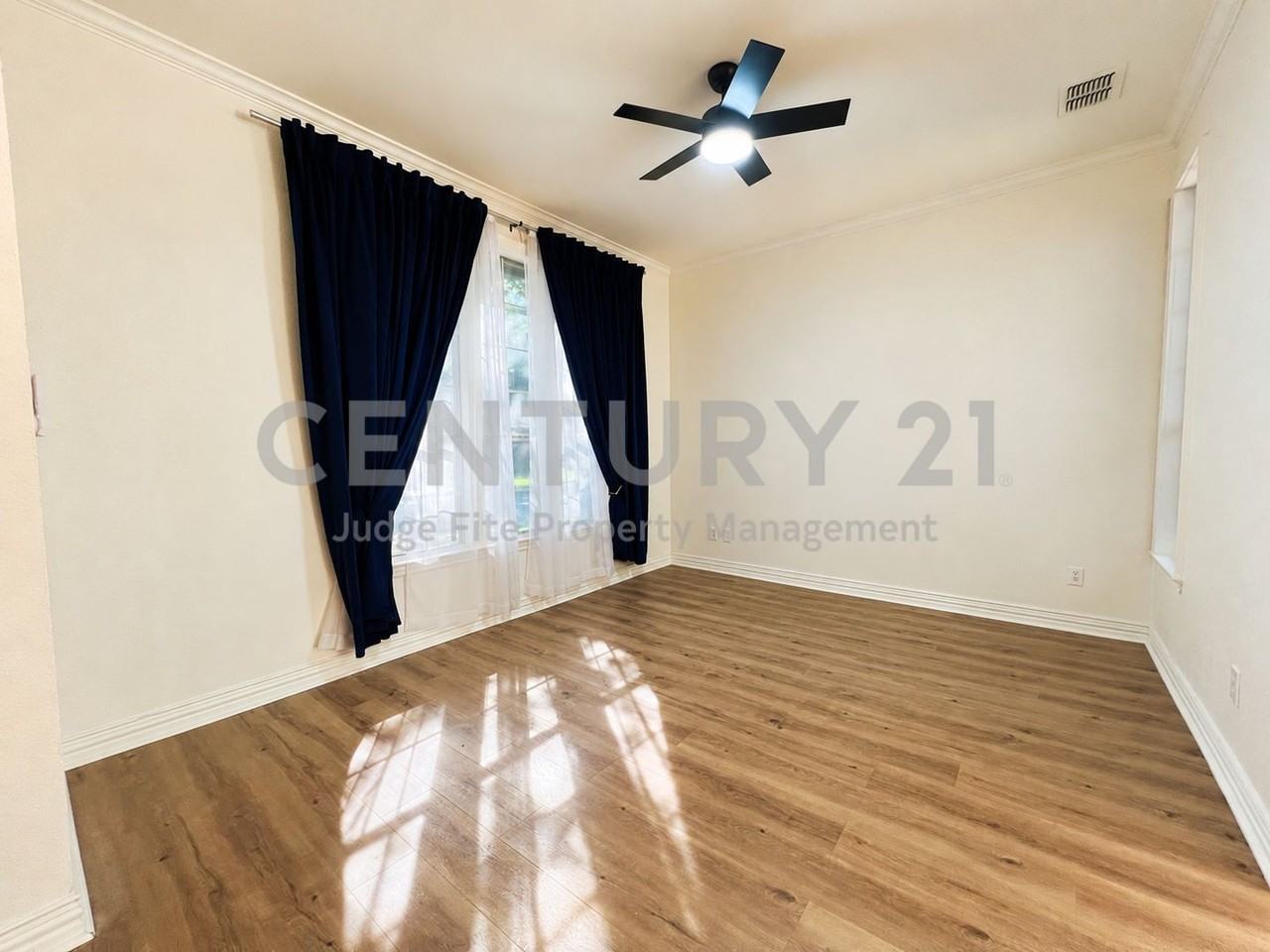 1606 Sarah Brooks Dr - Photo 5 of 36