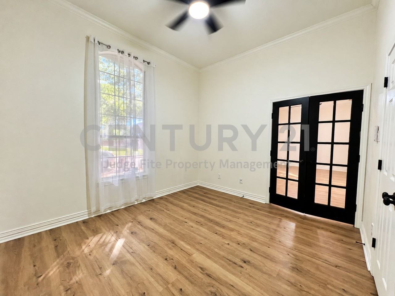 1606 Sarah Brooks Dr - Photo 7 of 36