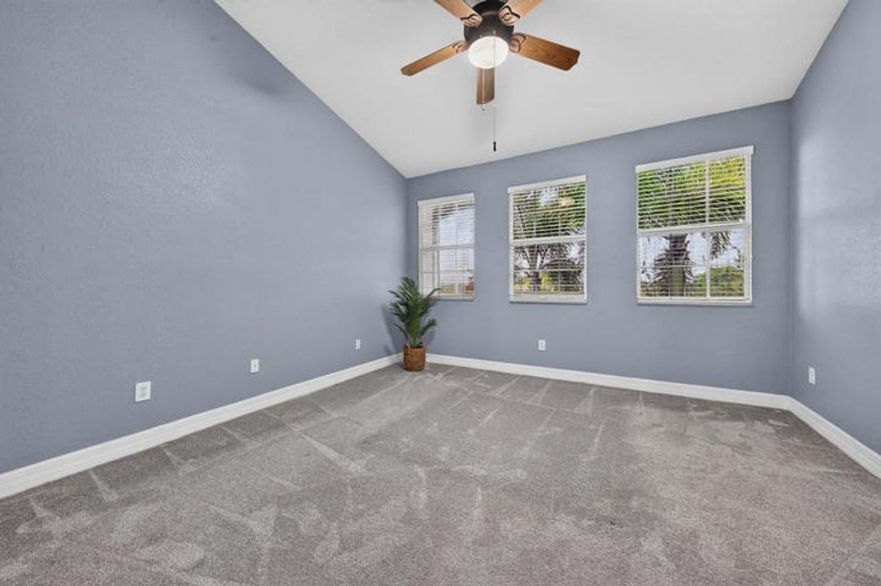 290 Ne 5th Ave - Photo 6 of 13