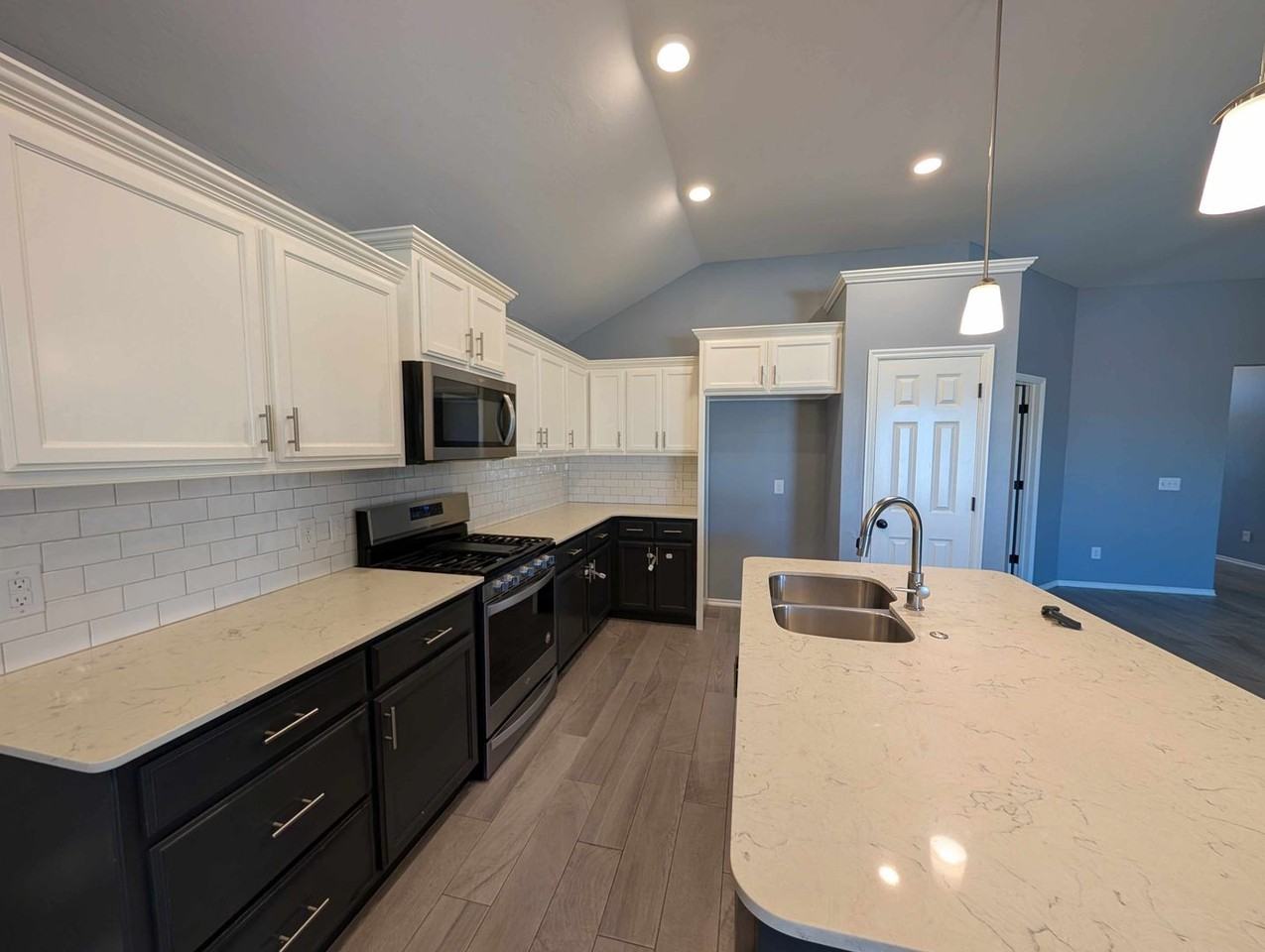6801 Nw 155th St - Photo 6 of 23