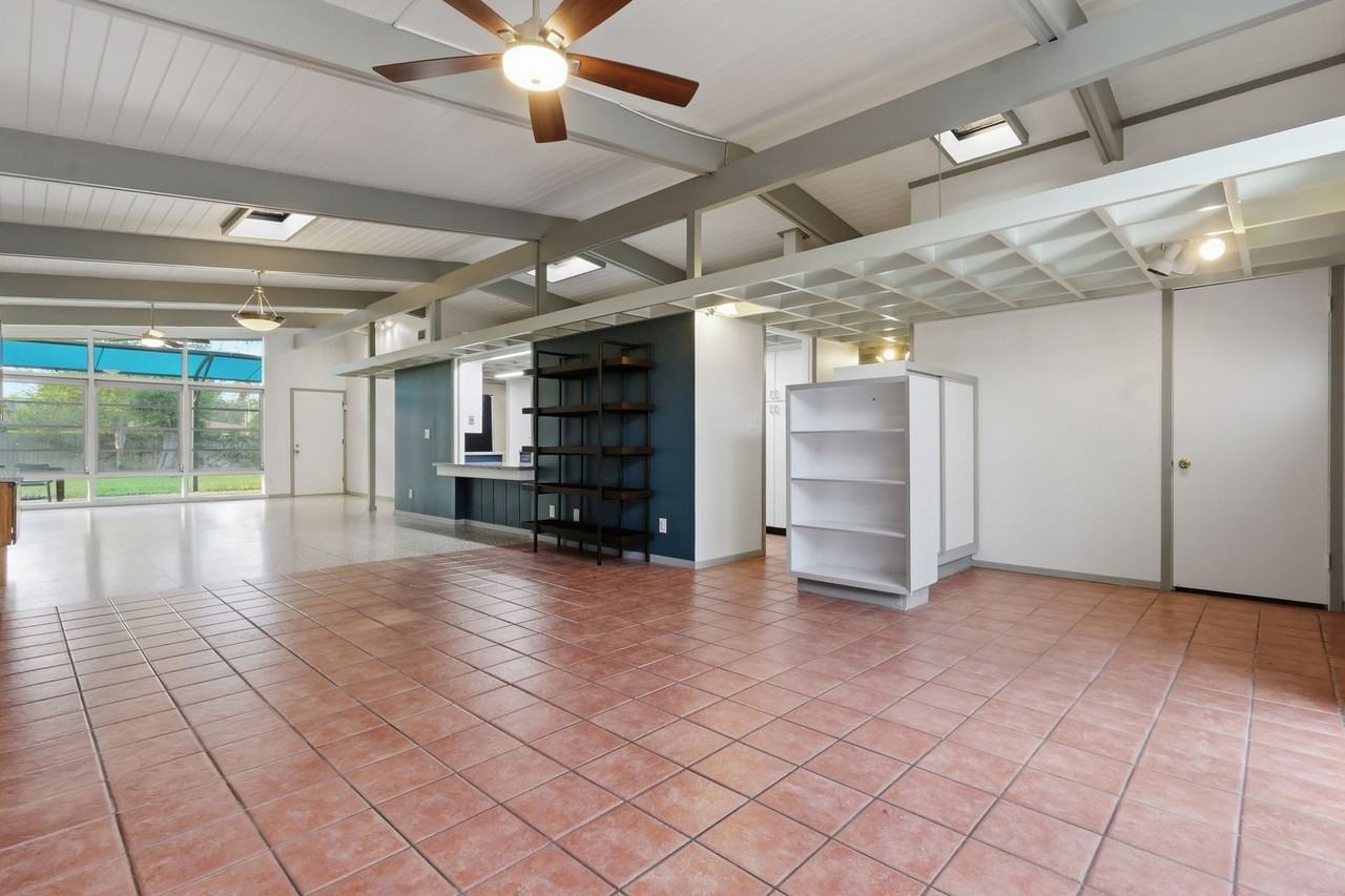 1613 Elmwood Dr - Photo 3 of 27