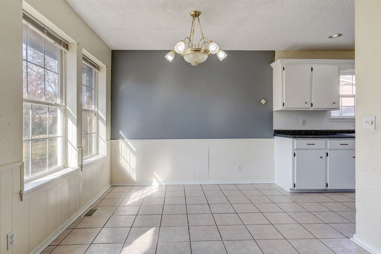 3206 3206 S 148th Pl - Photo 4 of 10