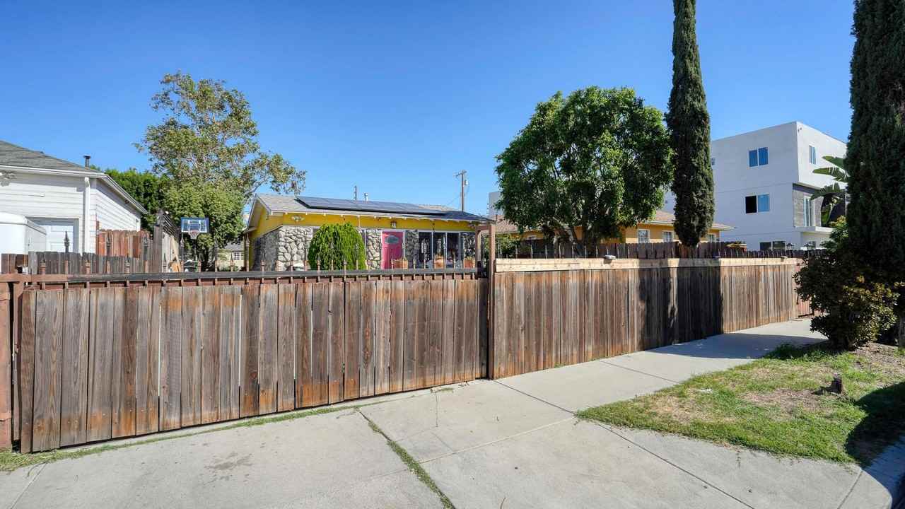 11213 Tiara St - Photo 6 of 44
