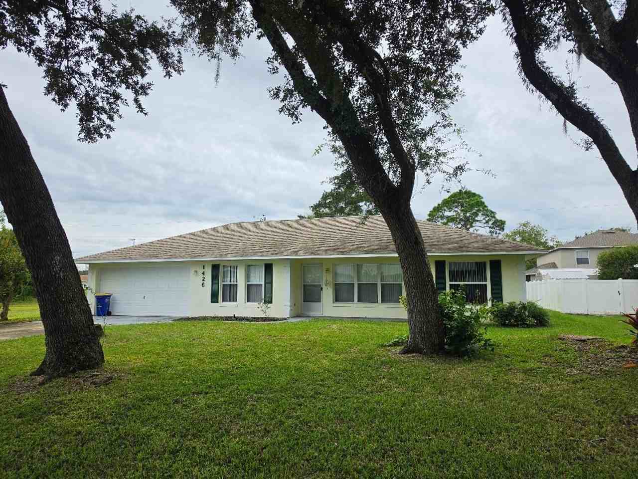 1426 Queen Palm Dr - Photo 2 of 22
