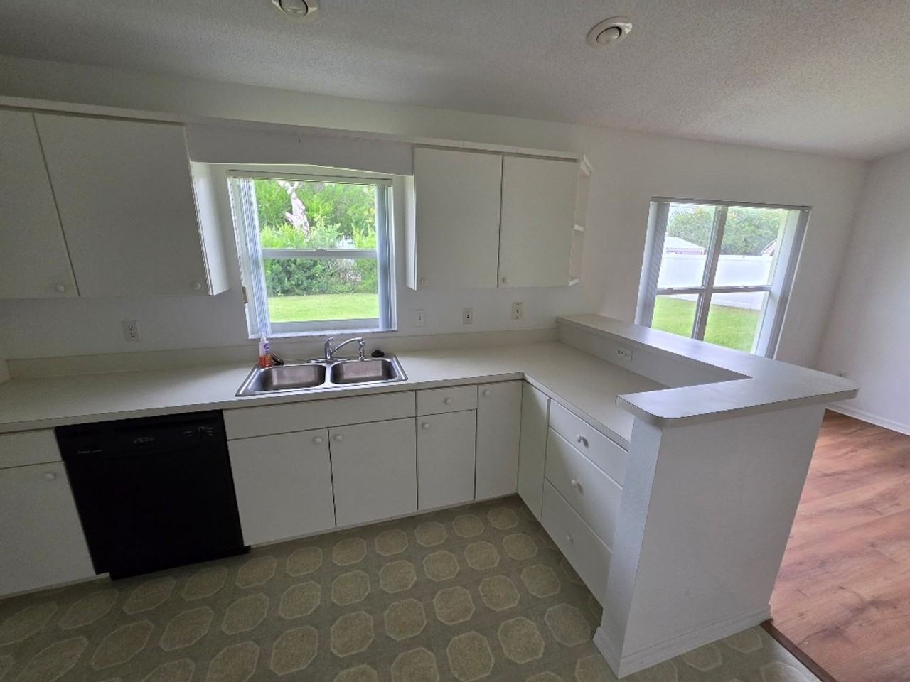 1426 Queen Palm Dr - Photo 5 of 22