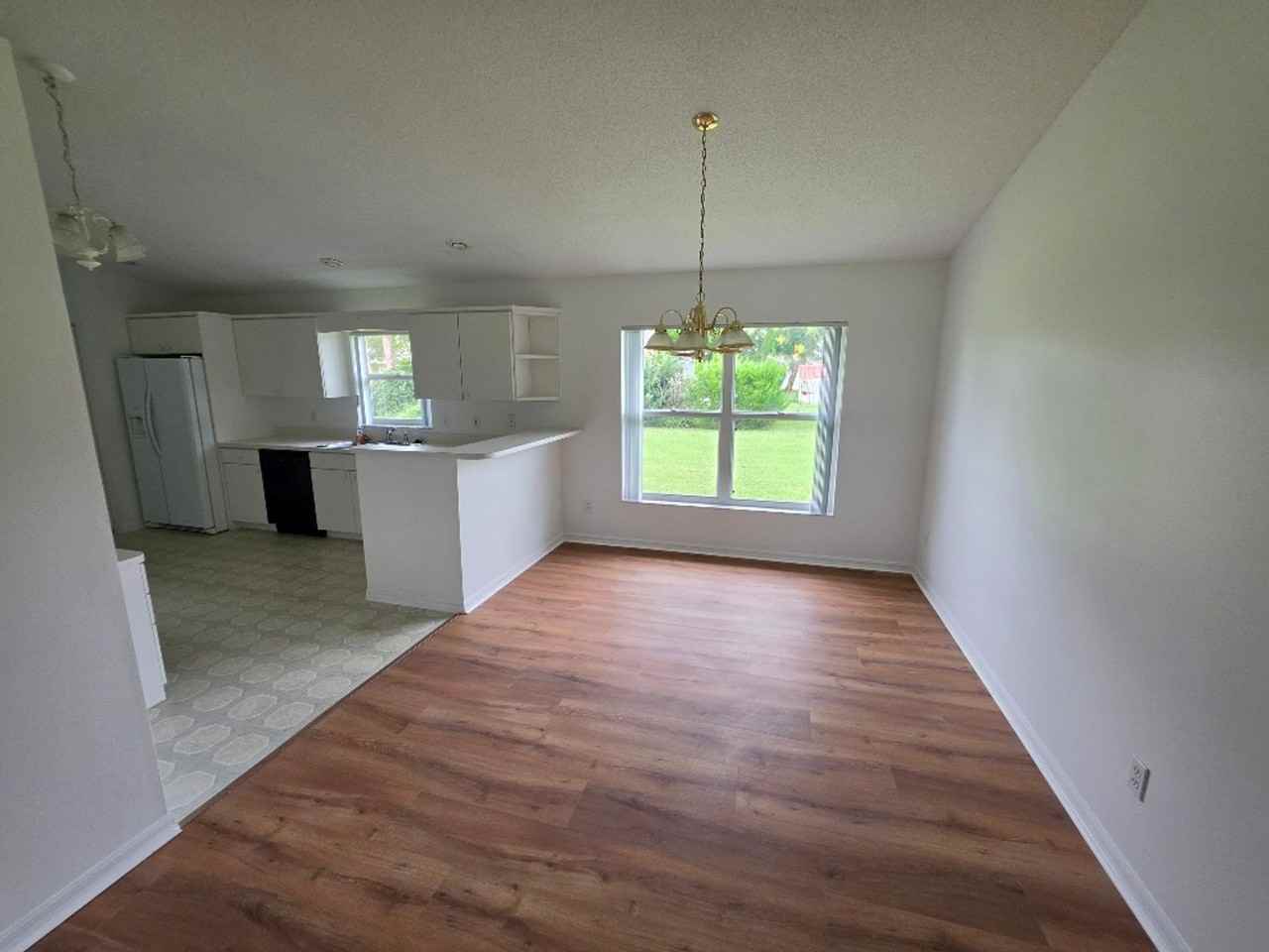 1426 Queen Palm Dr - Photo 6 of 22