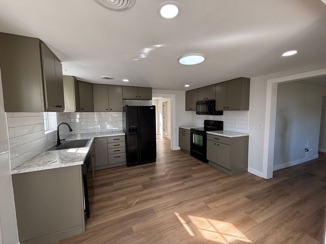 213 Parker Ln - Photo 4 of 12