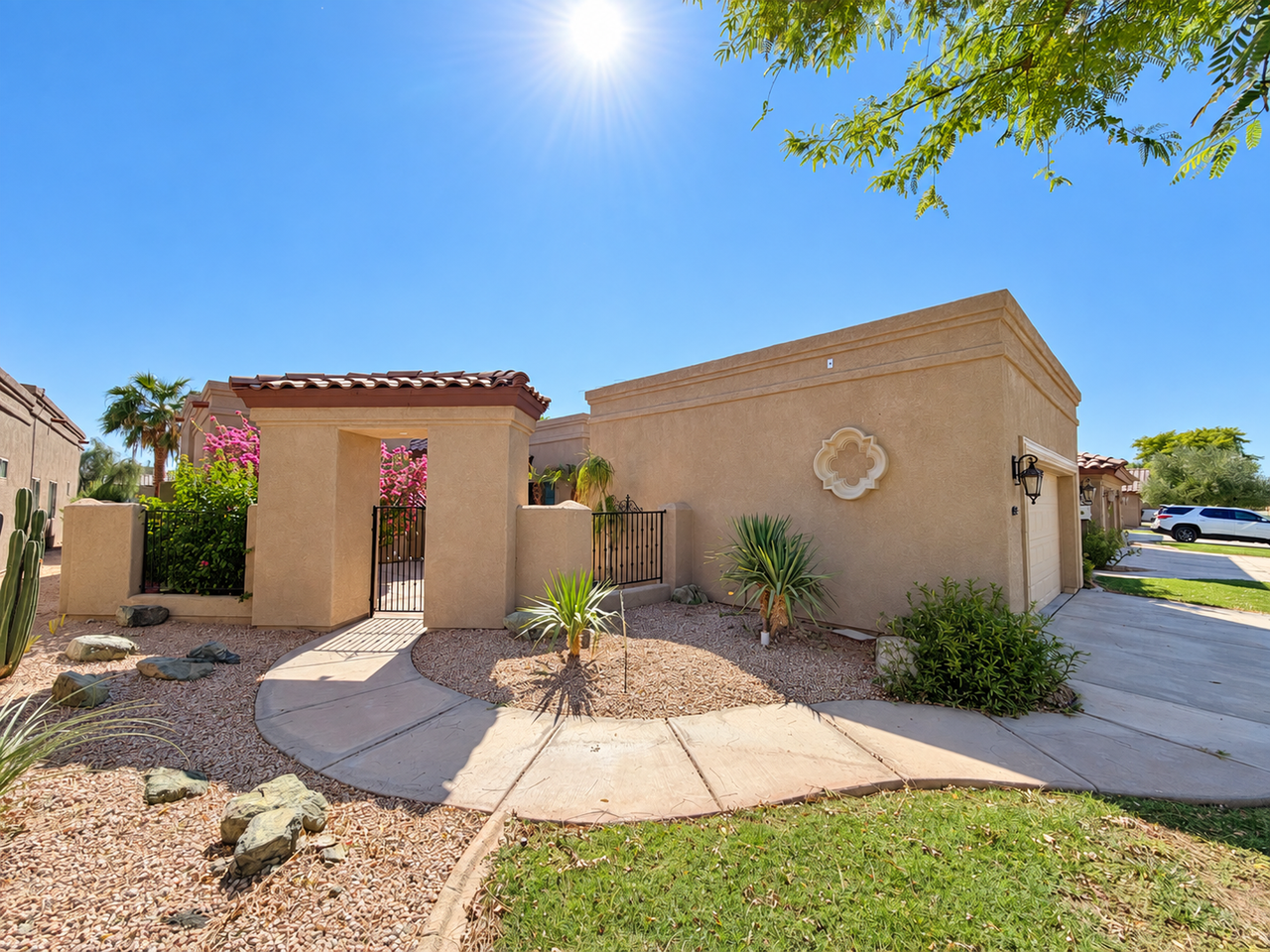 4553 W La Quinta Ln - Photo 3 of 44