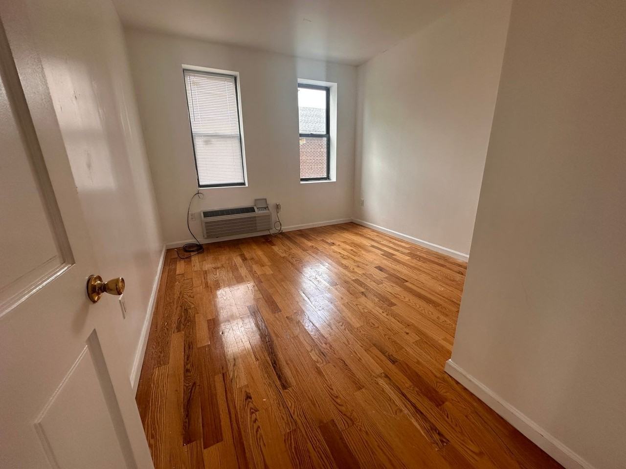 1755 Hobart Ave - Photo 3 of 6