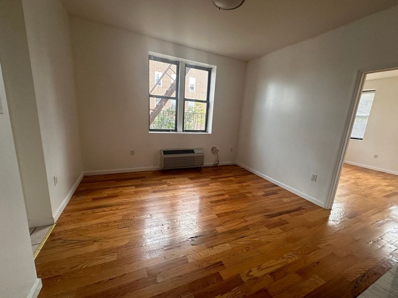 1755 Hobart Ave - Photo 5 of 6
