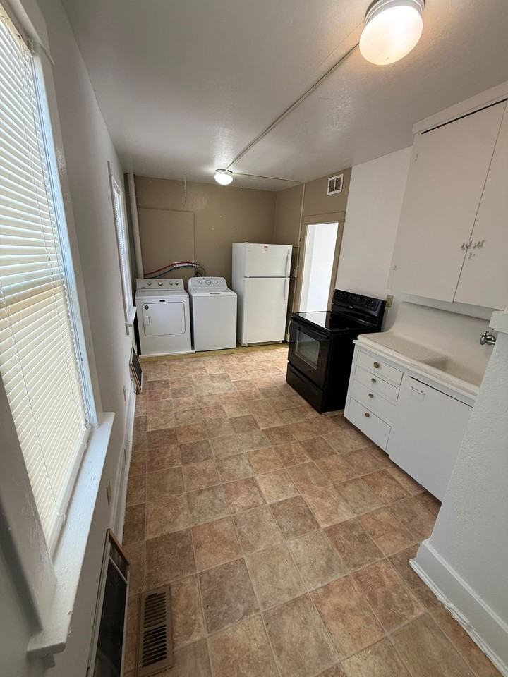 1232 S Poplar St #2 - Photo 7 of 11