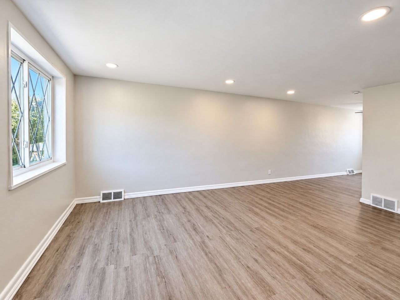 730 Taylor Dr - Photo 4 of 24