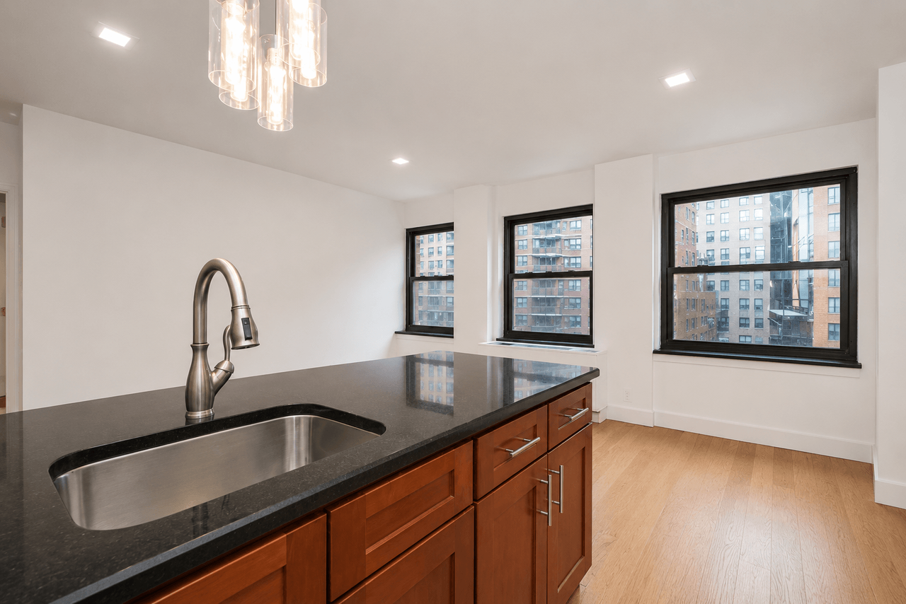207 East 37 St. - Photo 3 of 33