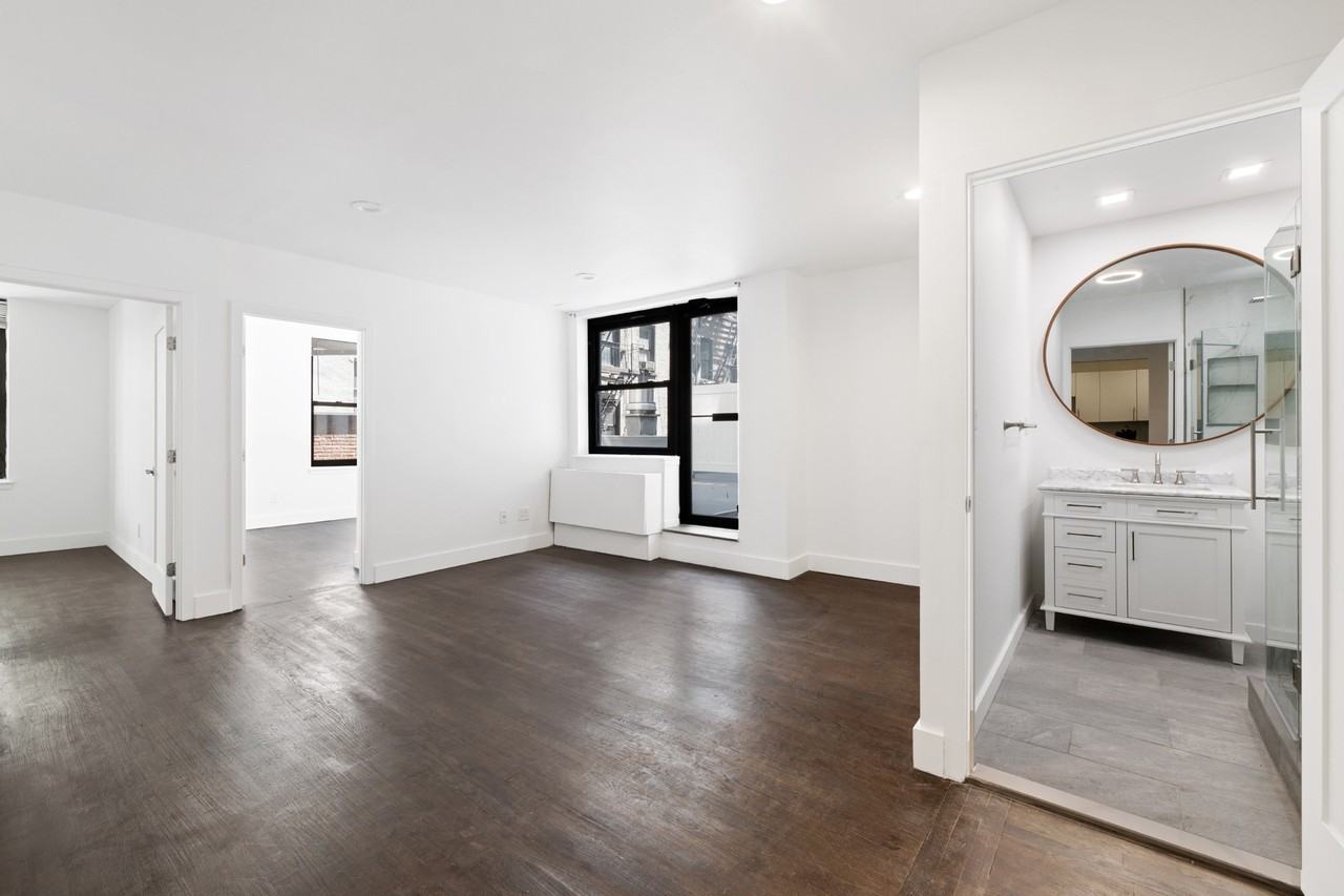 207 East 37 St. - Photo 6 of 33