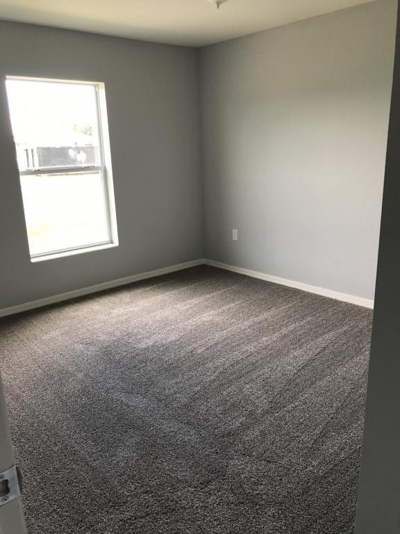 344 St Georges Cir - Photo 4 of 11