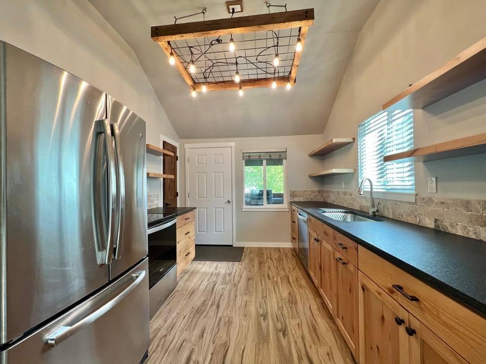 1883 Sw Allen Creek Rd - Photo 4 of 18