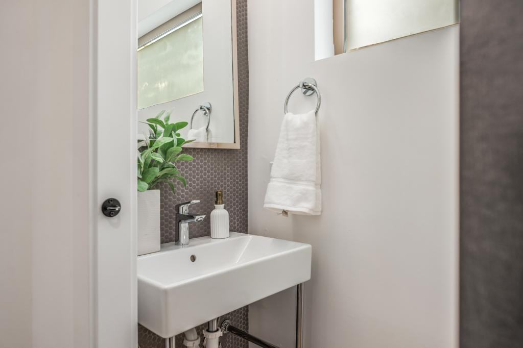 5634 Fauntleroy Way Sw - Photo 3 of 49