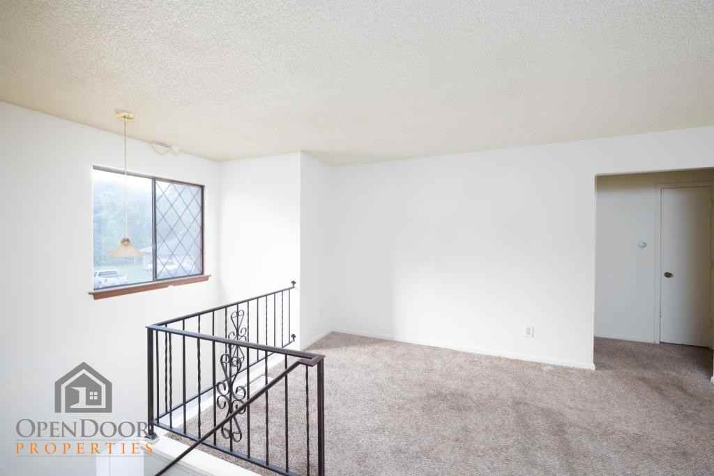 300 N 70th Ter - Photo 6 of 18