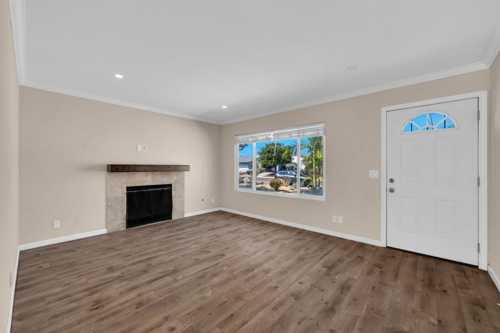 9933 Parkdale Ave - Photo 4 of 15