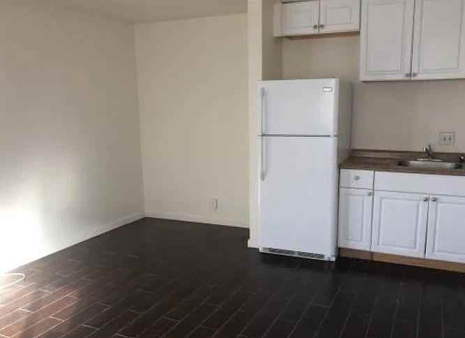 235 S Weitzel St - Photo 4 of 5