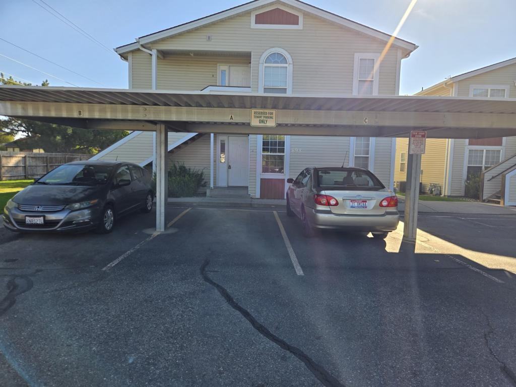 698 Quincy St - Photo 2 of 21