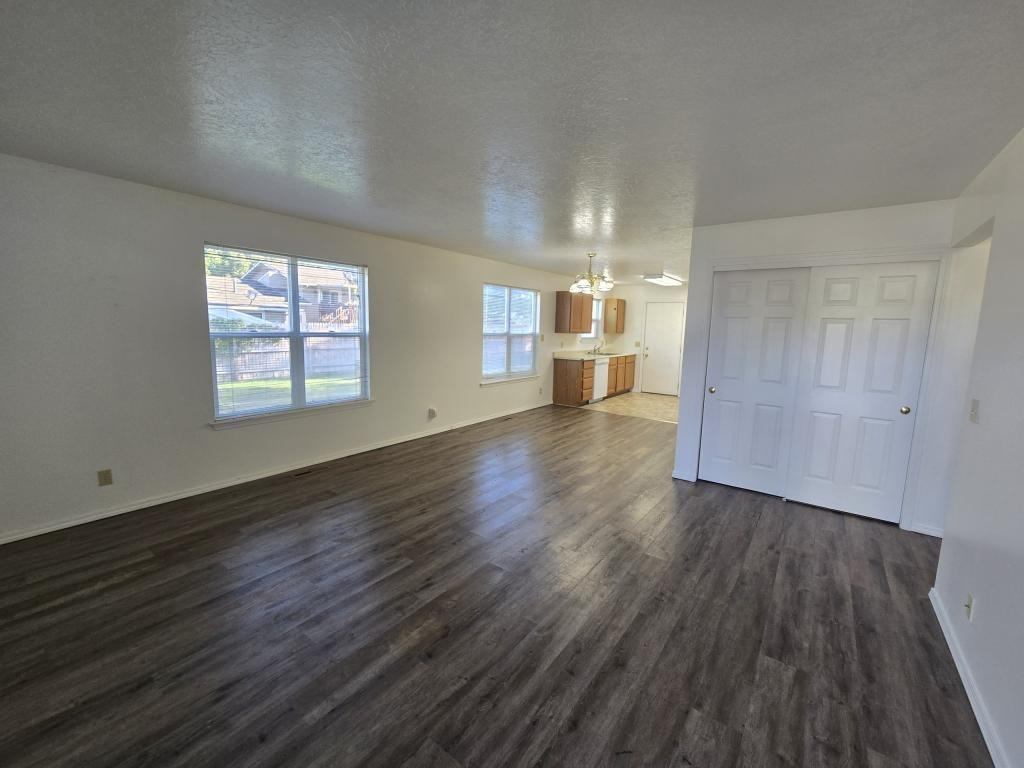698 Quincy St - Photo 3 of 21