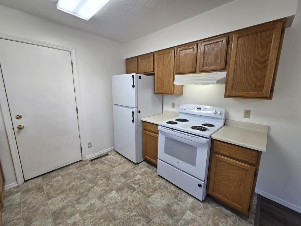 698 Quincy St - Photo 6 of 21