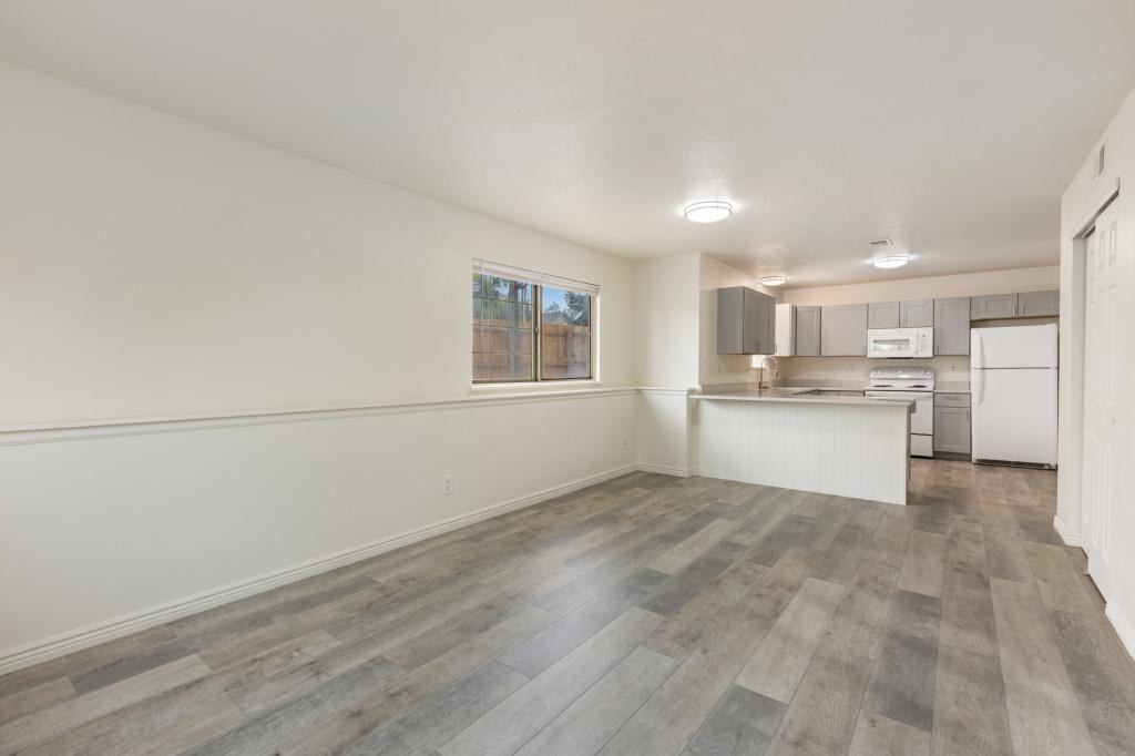 1412 10th St - Photo 3 of 10