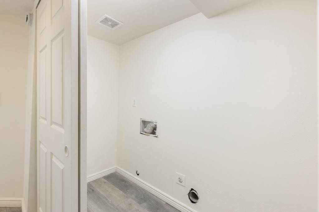 1412 10th St - Photo 7 of 10