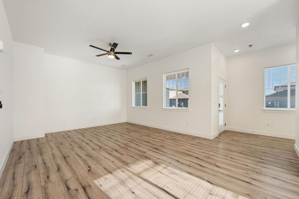 5093 Mckinnon Ct - Photo 3 of 23