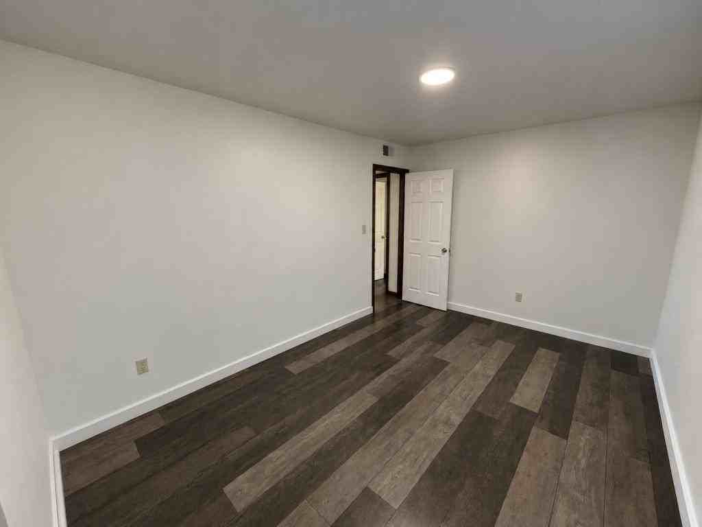 718 Renshaw Ave - Photo 2 of 2