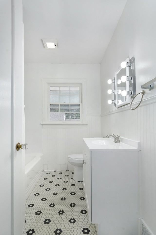 1741 E Elm St #ELM - Photo 3 of 37