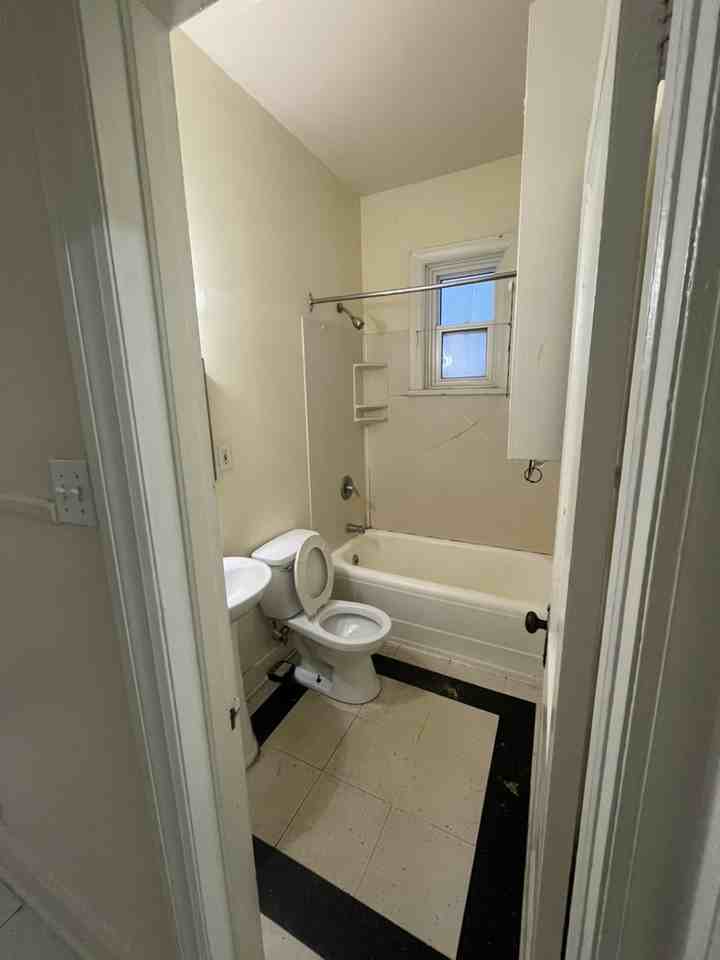 367 Kennedy St - Photo 3 of 5