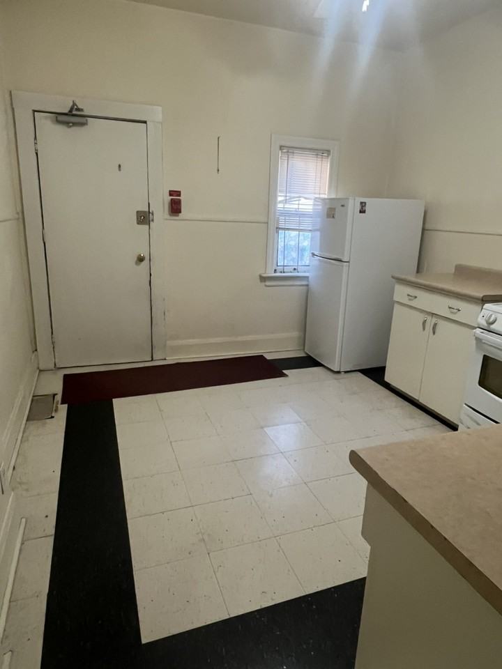 367 Kennedy St - Photo 4 of 5