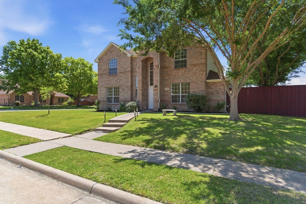 1416 Sunrise Ln - Photo 2 of 40