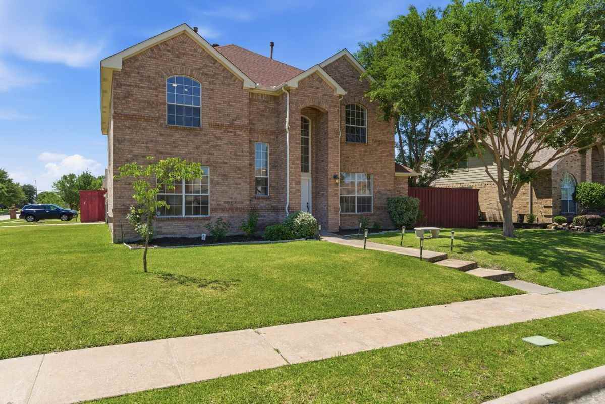 1416 Sunrise Ln - Photo 3 of 40