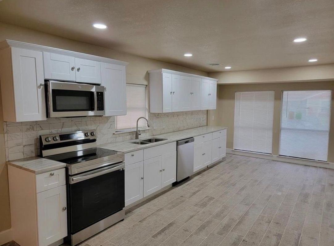 2515 12th St - Photo 3 of 3