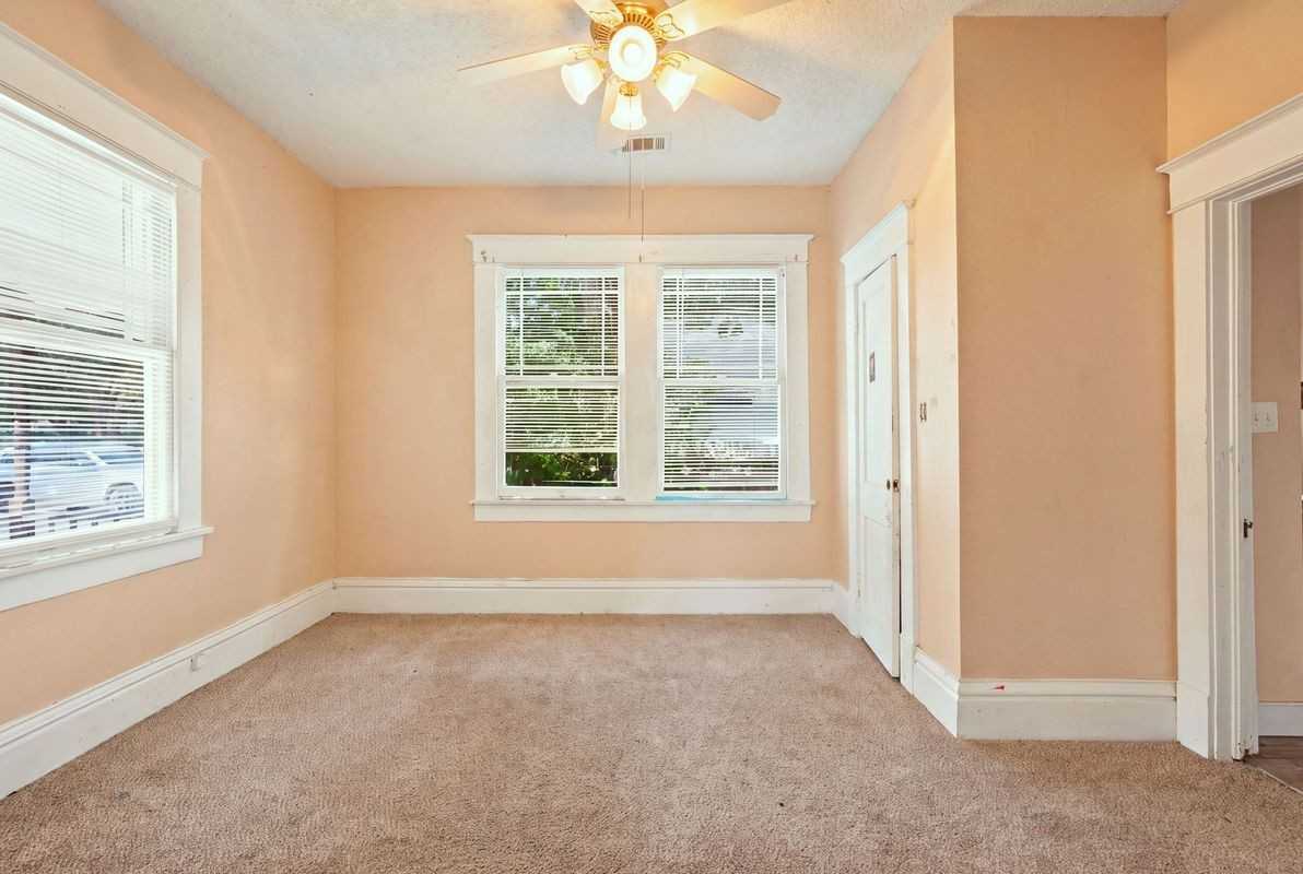105 League St - Photo 3 of 3