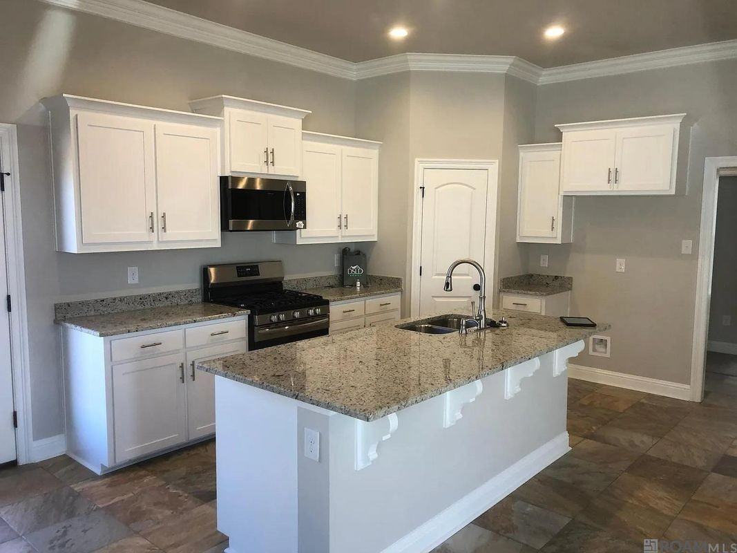 40086 Maddie Dr - Photo 2 of 5