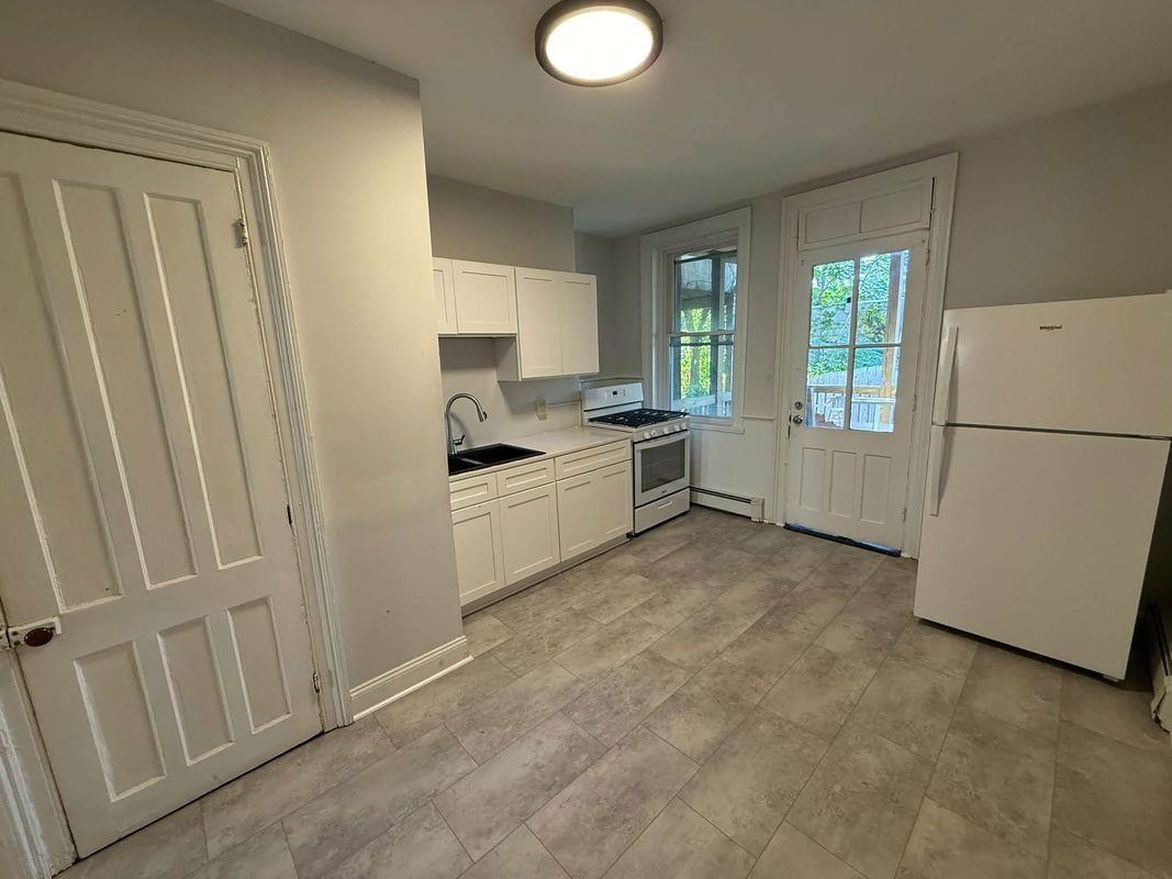 449 2nd St - Photo 5 of 18