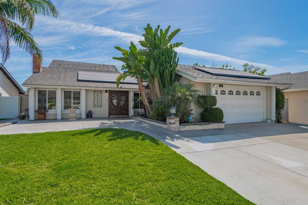 24462 Redlen St - Photo 4 of 38